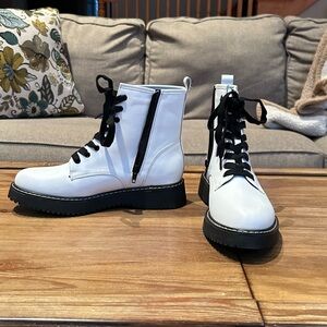 Madden Girl Kurrt White Combat Boot Size 10.  BRAND NEW WITHOUT BOX